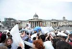 Deň vankúšovej vojny na Trafalgar Square