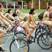 Jazda naháčov na bicykloch v Londýne